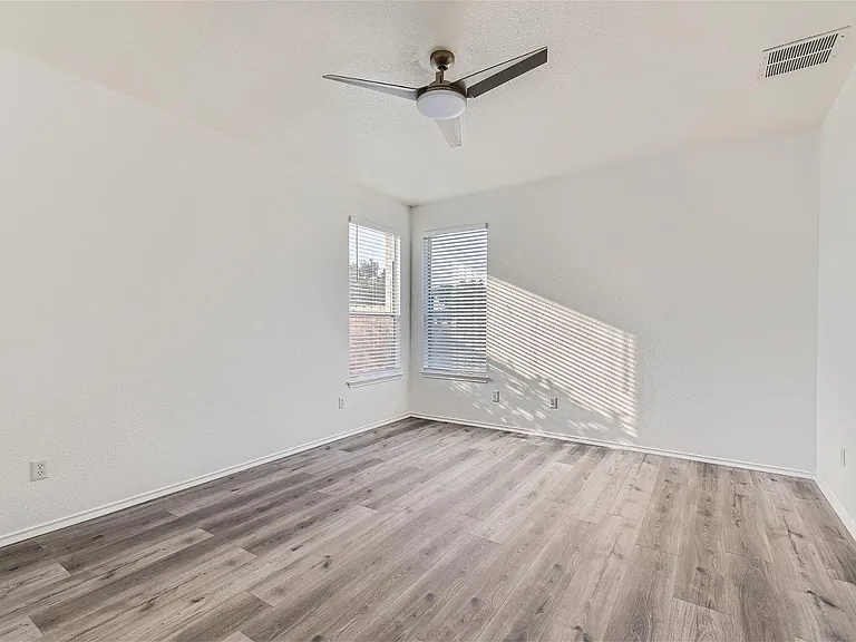 115 Killian Loop — Photo 6