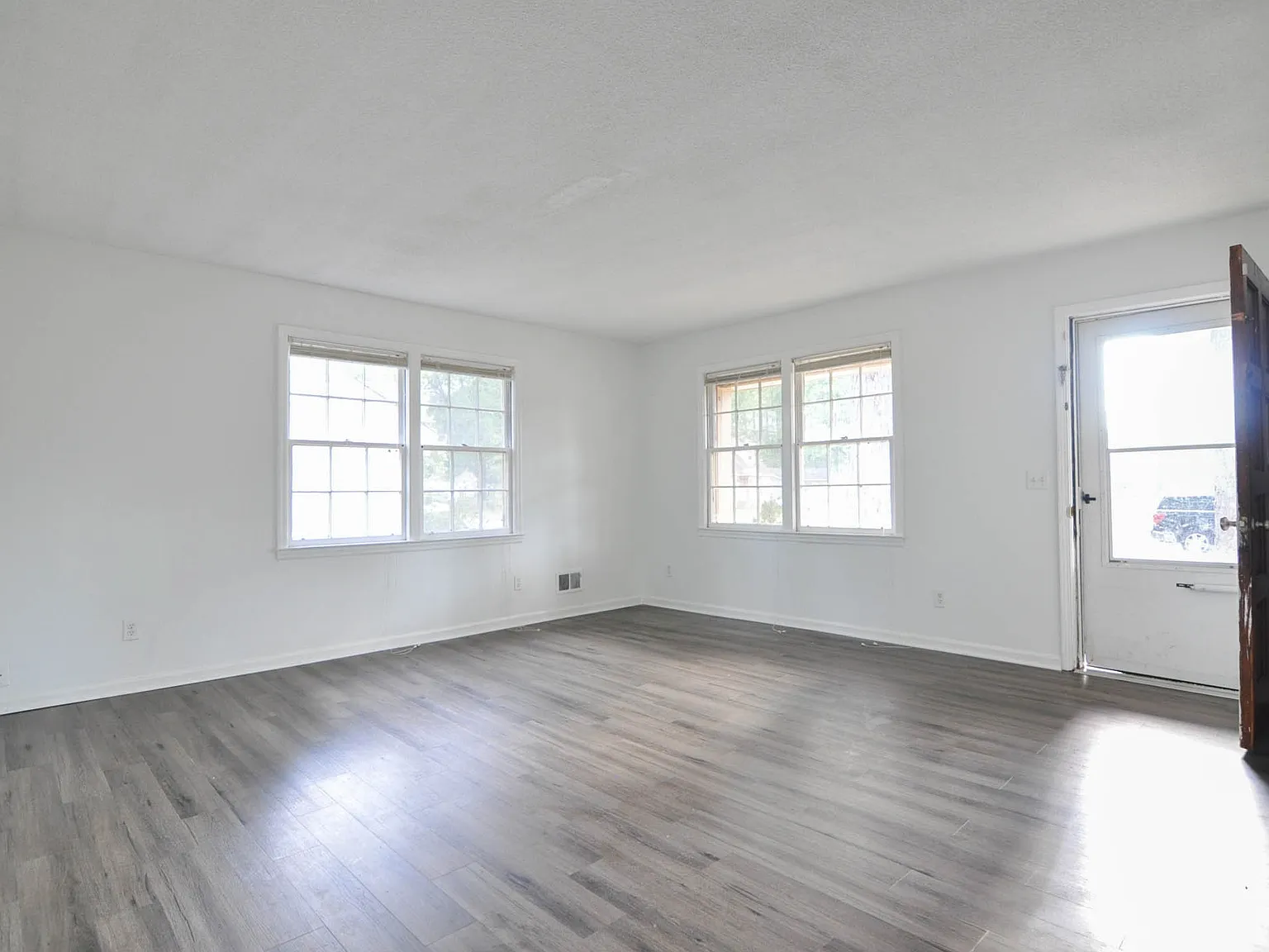 3 bed, 1400 sqft, $1,595 — Photo 2