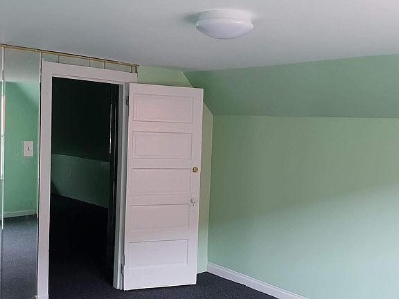 4th image of 165 Leslie St #1