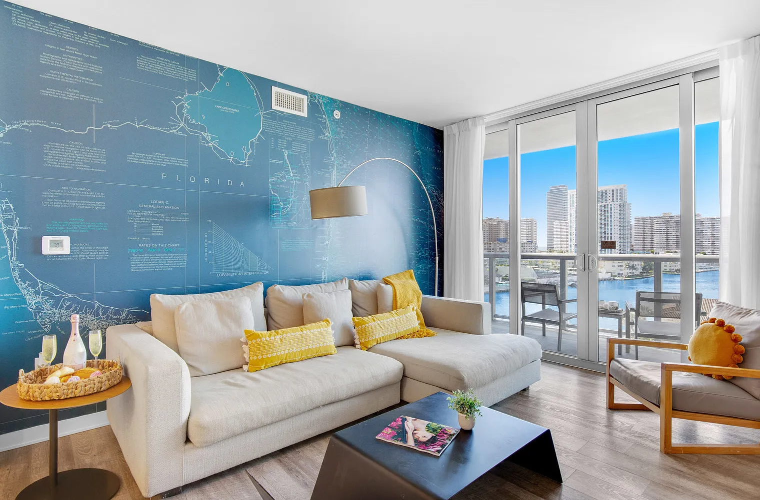 1 bed, 1.0 bath, 699 sqft, $3,937 — Photo 2