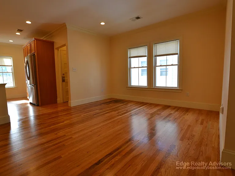 25 Lothrop St #2 — Photo 5