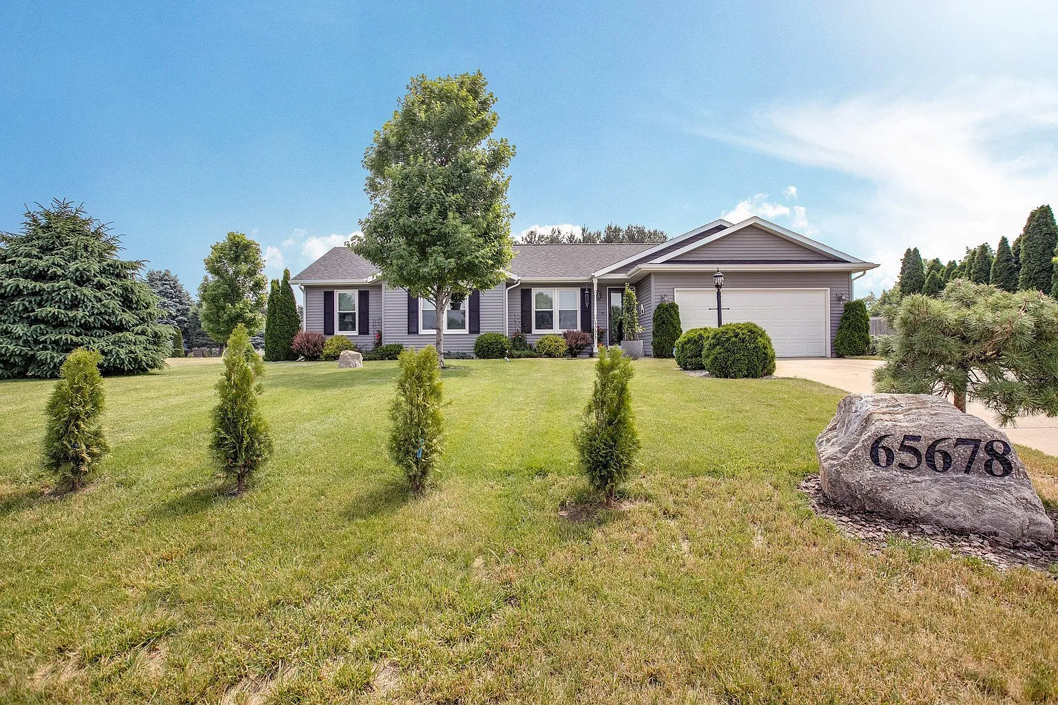 65678 Honeysuckle Ave photo 1