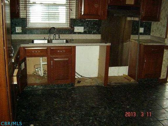 3rd image of 2021 Fairwood Ave