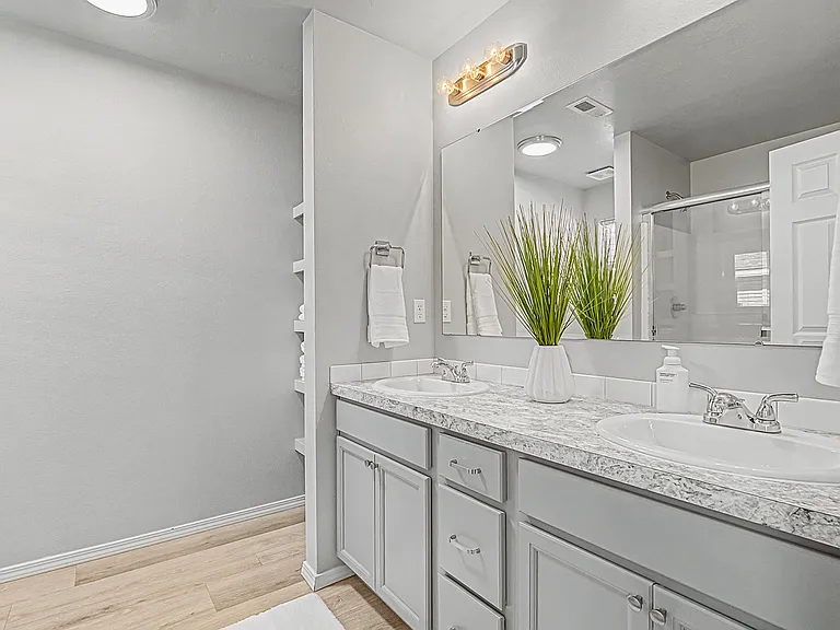 2742 W Balboa Dr — Photo 23