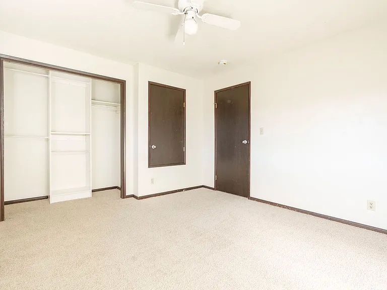 525-Monmouth Villas — Photo 21