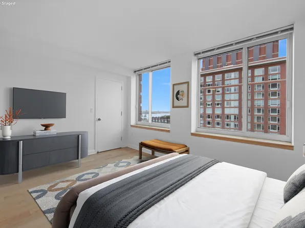 211 North End Avenue image 3 of 19