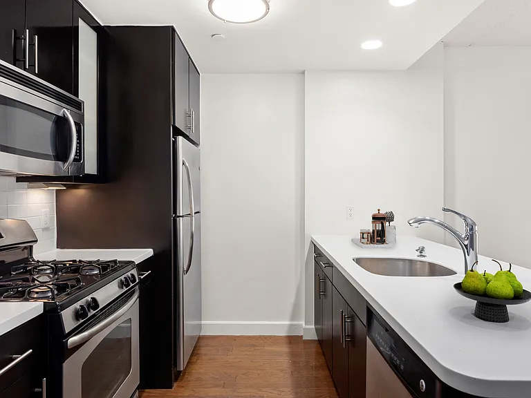 4134 Crescent St #7K — Photo 5