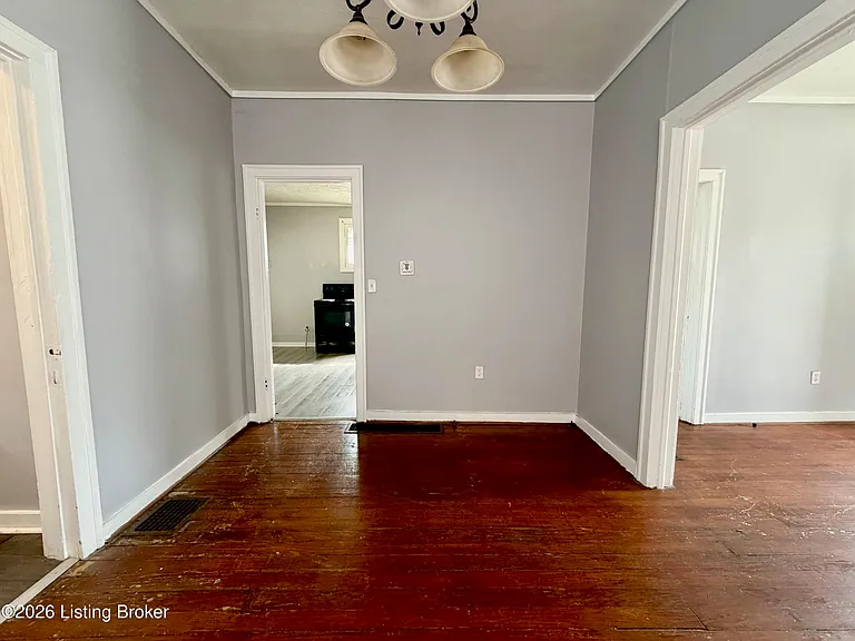 2411 Elliott Ave — Photo 3