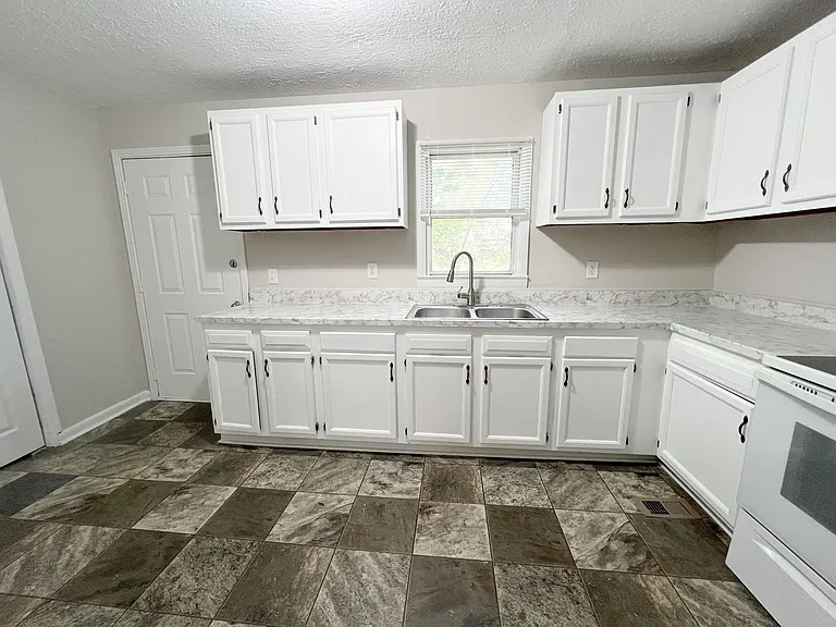 1139 Main St — Photo 7