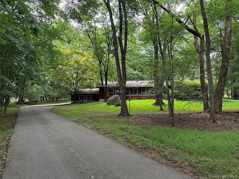 2nd image of 140 Parrott Road