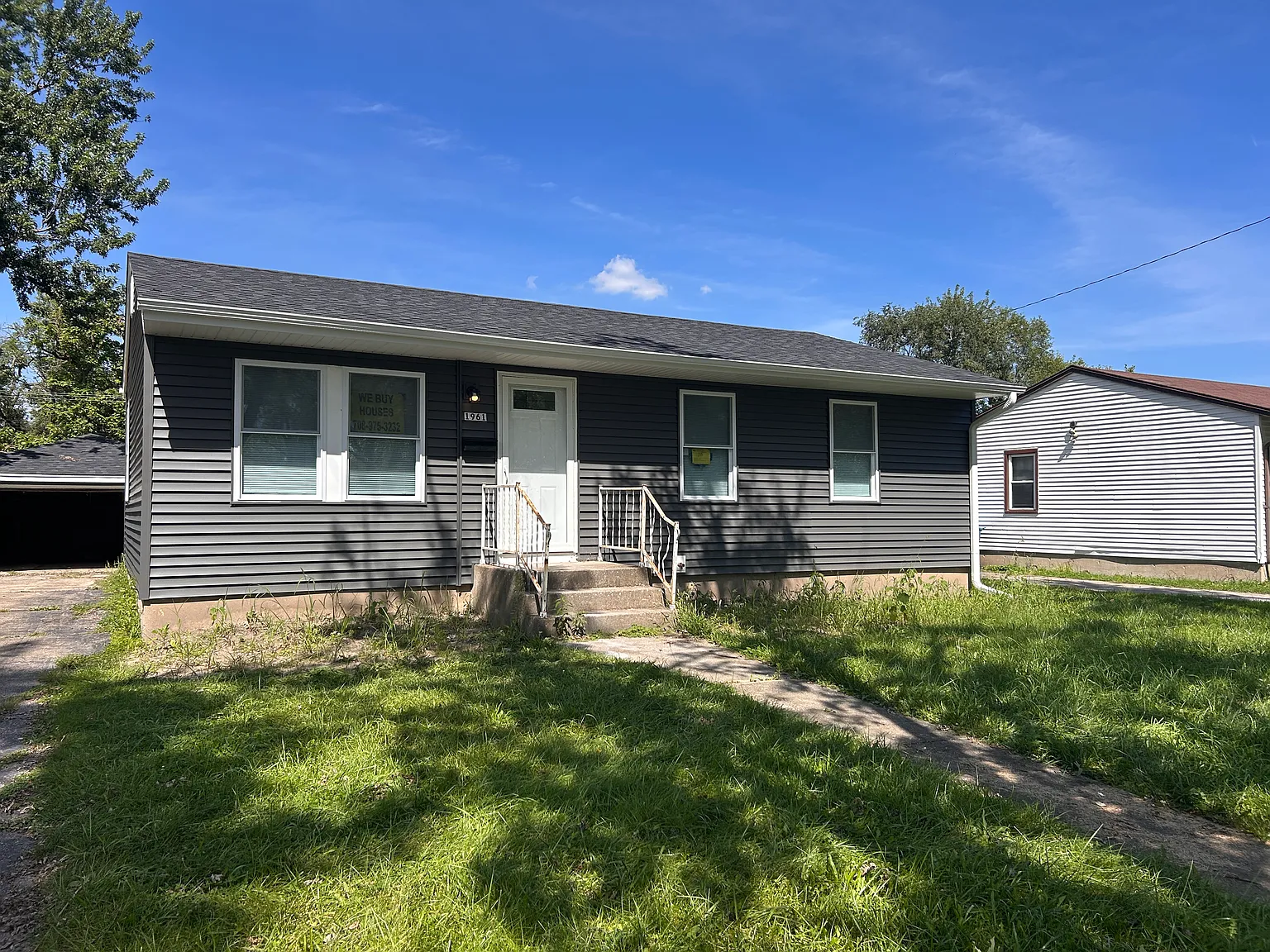 3 bed, 906 sqft, $2,100 — Photo 1