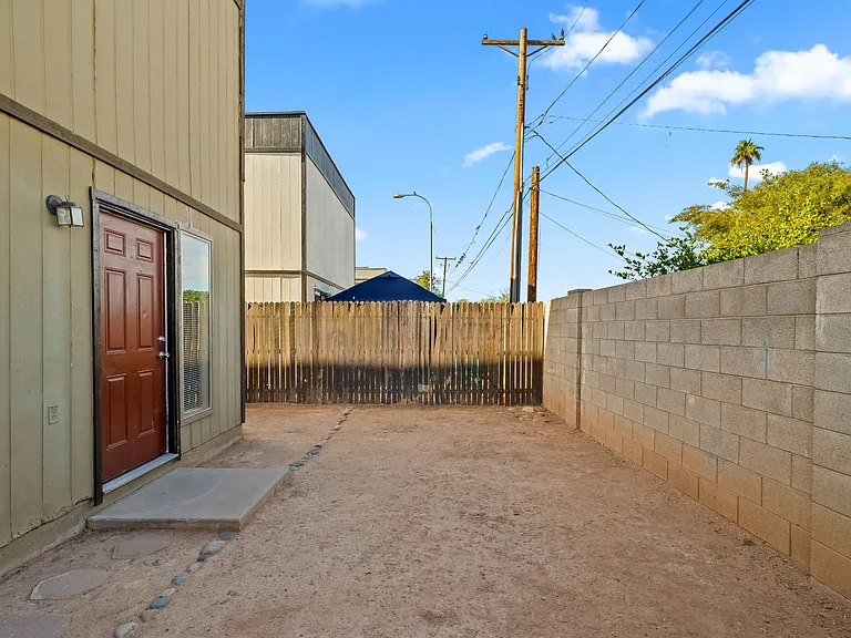 36-web-or-mls-1742 E Pepper Cir Apt 4--33_12132024