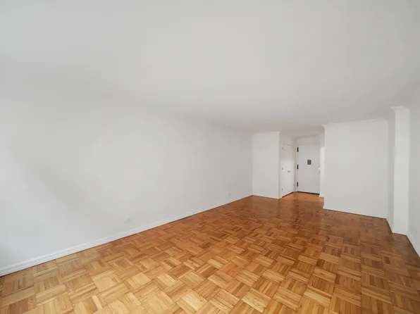 315 West 57th Street image 3 of 28