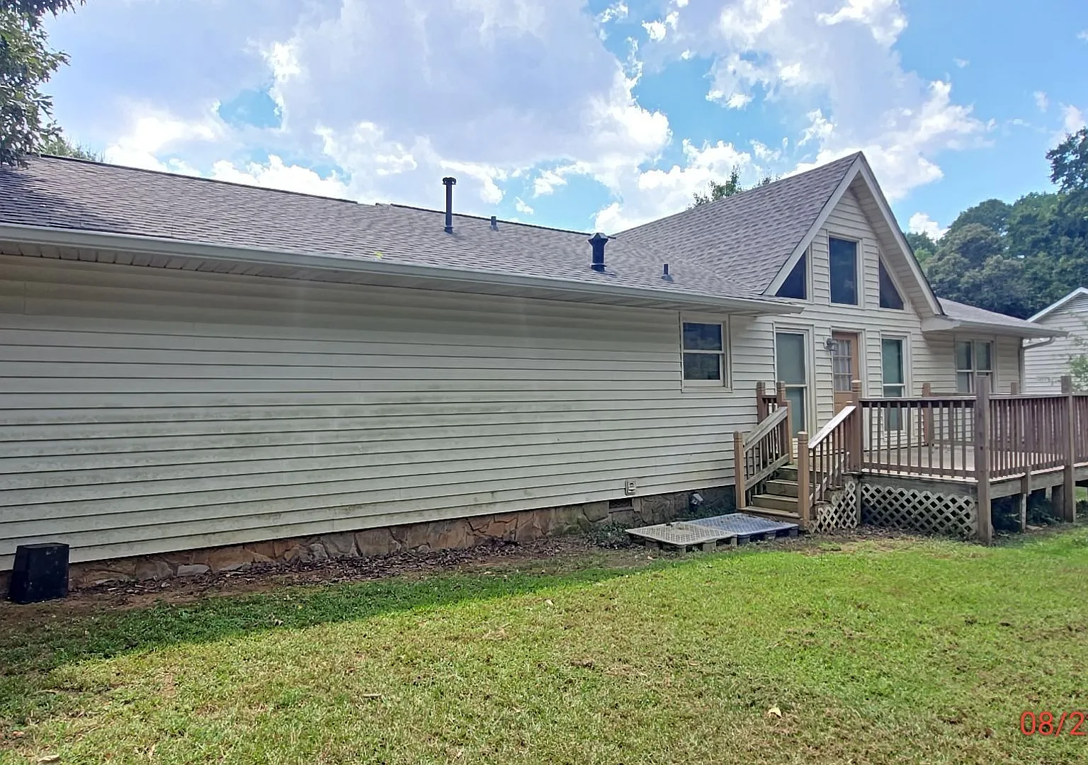 4 bed, 2.0 bath, 1736 sqft, $1,850 — Photo 2