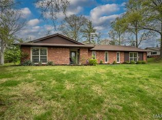 11 Steeple Hill Ln, Ballwin, MO 63011