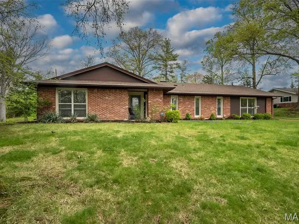 11 Steeple Hill Ln, Ballwin, MO 63011