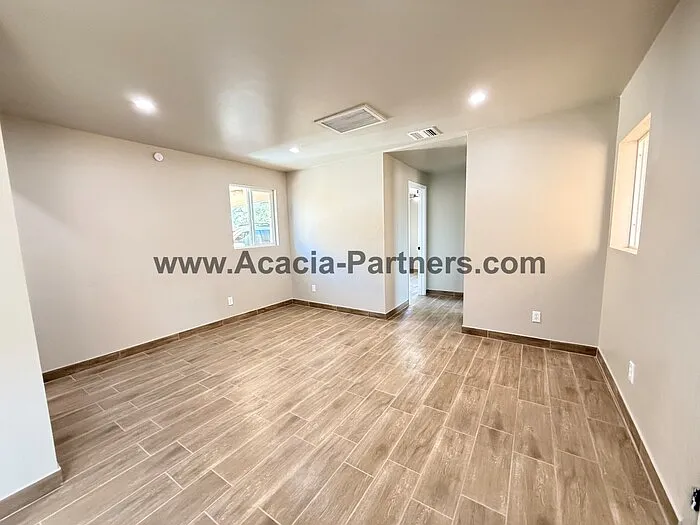 2917 N Park Ave — Photo 5