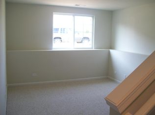 3301 Redbud Dr, Lindenhurst, IL 60046