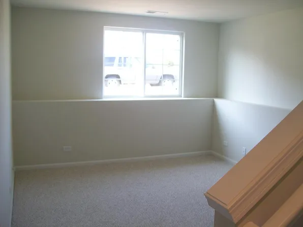 3301 Redbud Dr, Lindenhurst, IL 60046