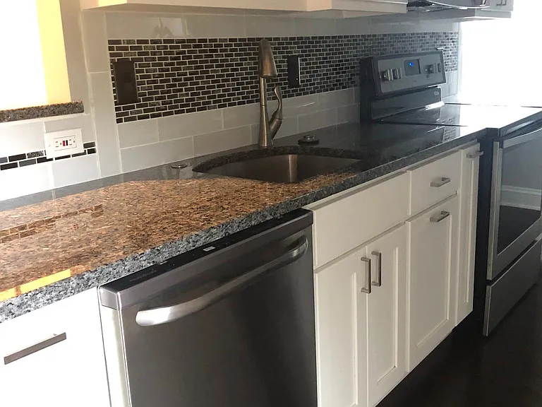 115 S Lake Ave #5 — Photo 5
