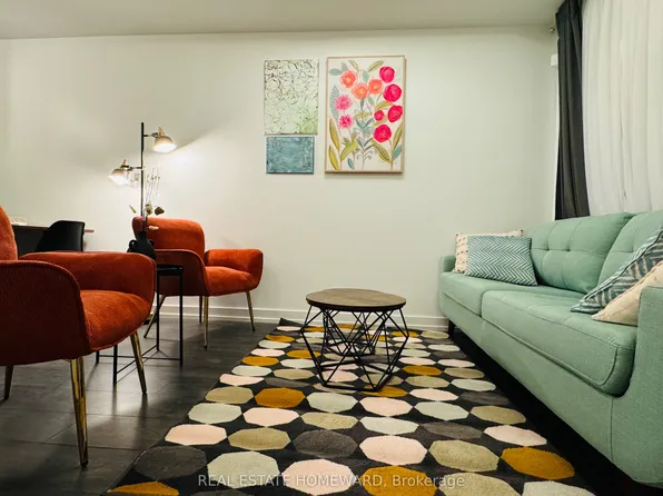 17 Saint Bartholomew St, Toronto, ON M5A 0P1