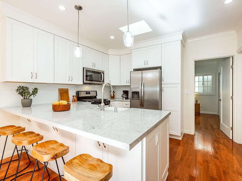 Lovely kitchen with ample counter top eating and SS appliances