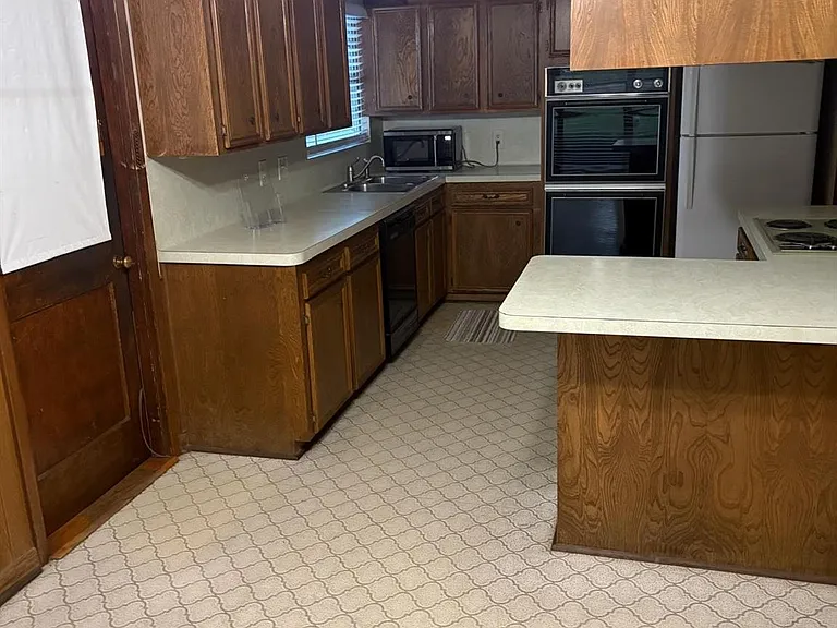 9526 Vogue Ln — Photo 2