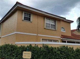11331 Lakeview Dr, Coral Springs, FL 33071