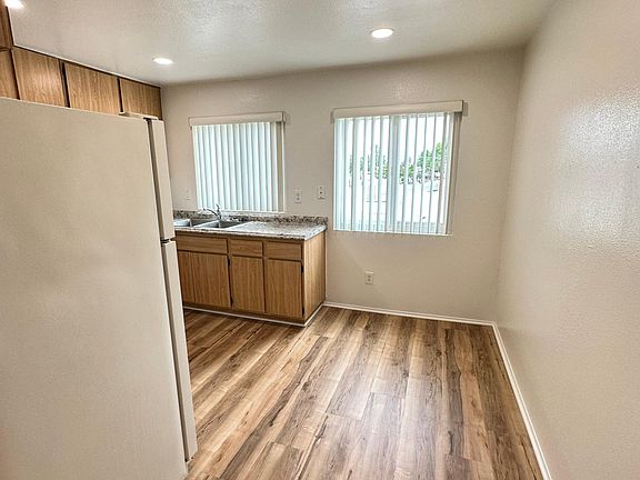 3rd image of 12325 Lakeshore Dr APT 10