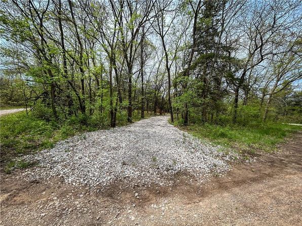 58 E Sugar Lake Cv, Mound City, KS 66056