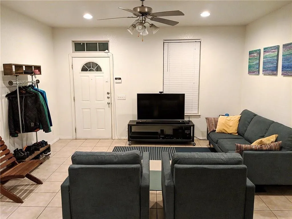 2 bed, 1.0 bath, 850 sqft, $2,300 — Photo 4