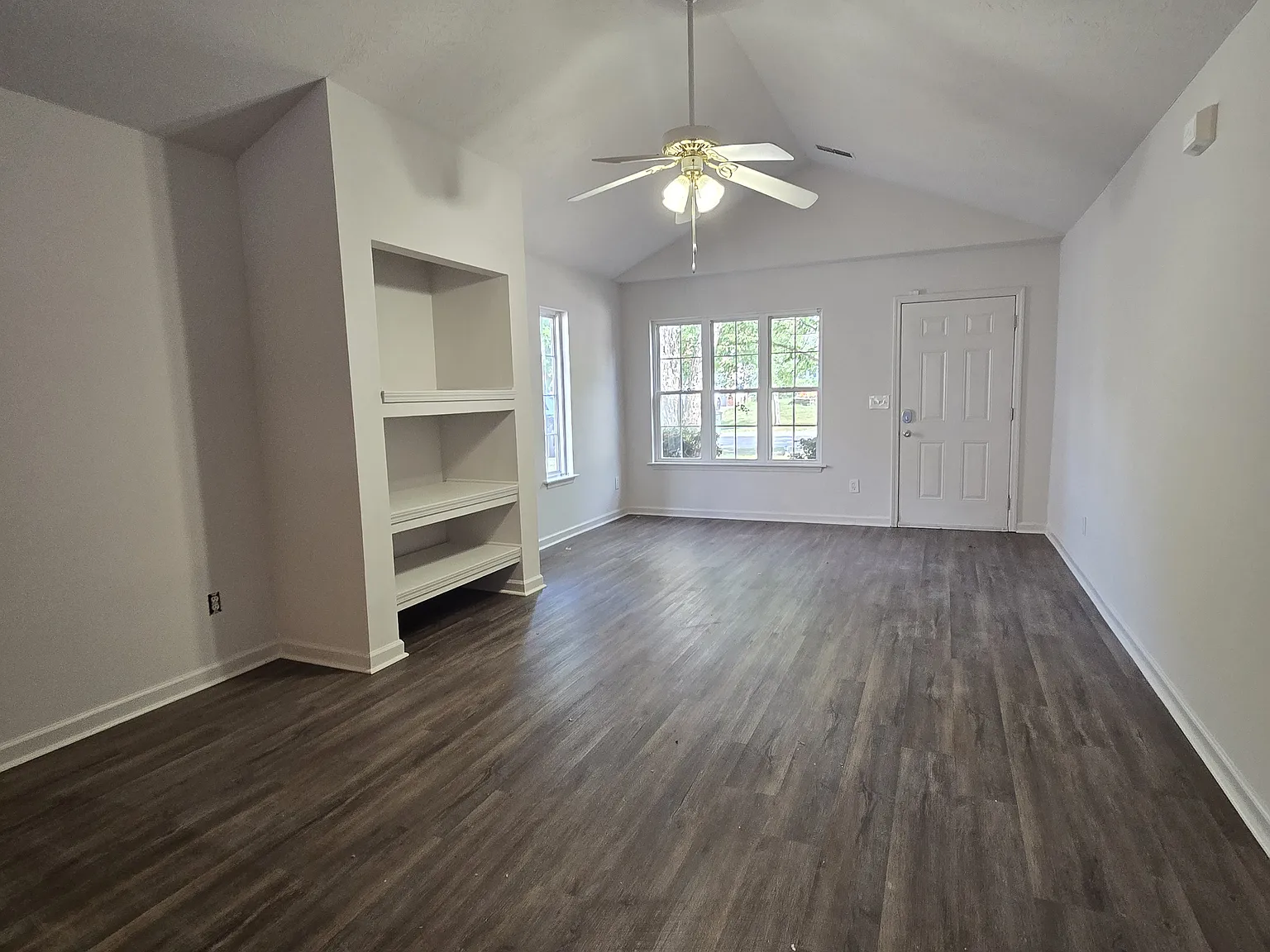 3 bed, 1305 sqft, $2,230 — Photo 3