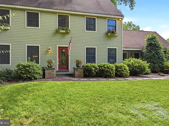 2nd image of 7 Woodcrest Way