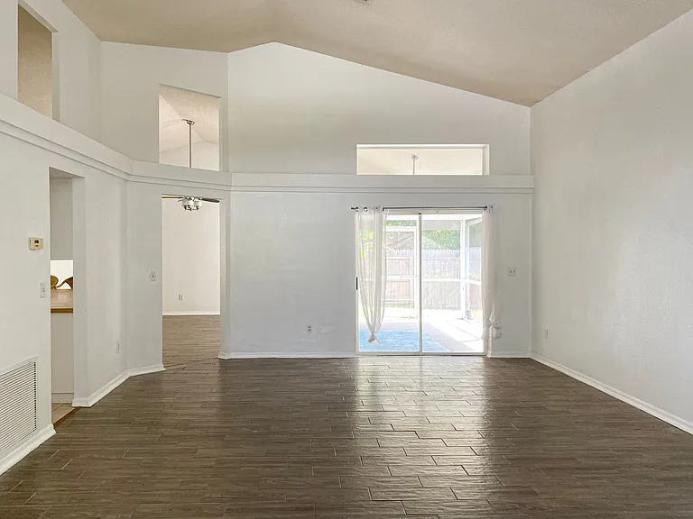 1004 Beckstrom Dr — Photo 3