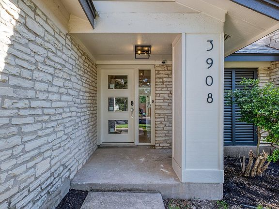 3rd image of 3908 Balcones Woods Dr
