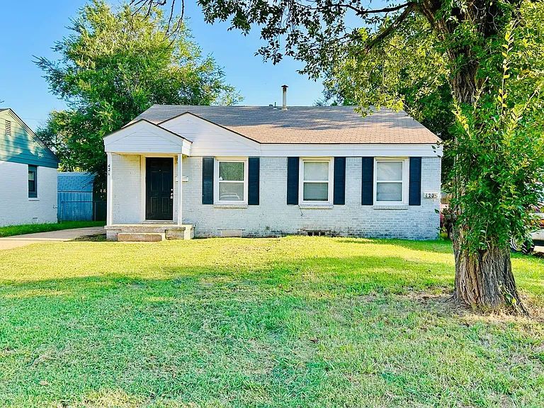 421 Showalter Dr — Photo 1