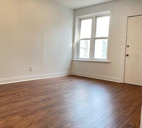3rd image of 2740 W Cortland St #6