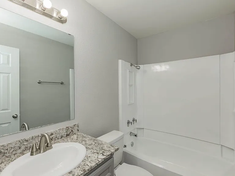 REGENCY PLACE APARTMENTS — Photo 16