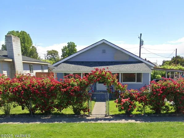 703 S Naches Ave, Wapato, WA 98951