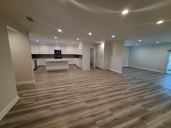 KITCHEN & GREAT ROOM