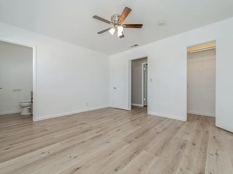 1674 E Princeton St — Photo 20