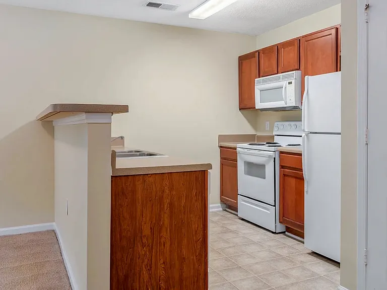Madison Heights Luxury Apartments — Photo 25
