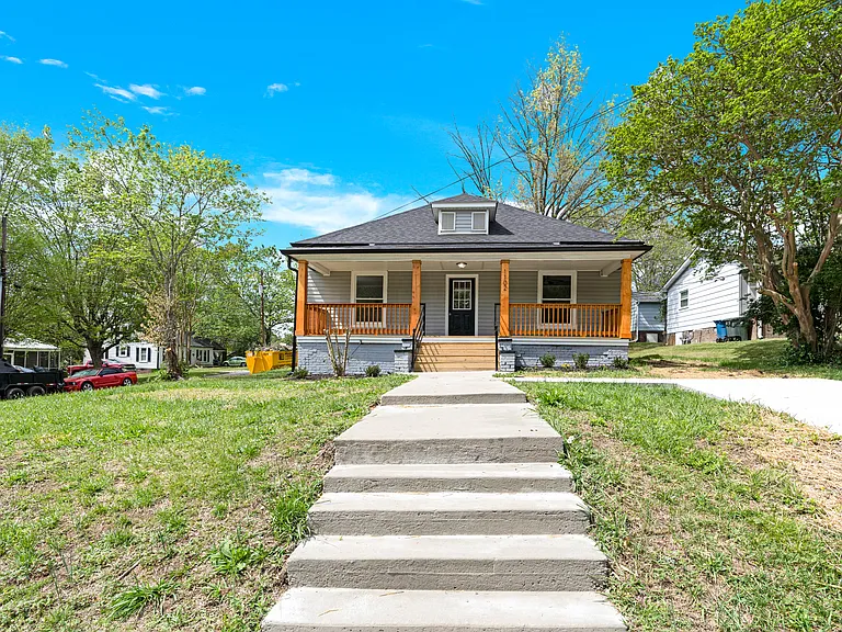 1102 N Church St — Photo 32
