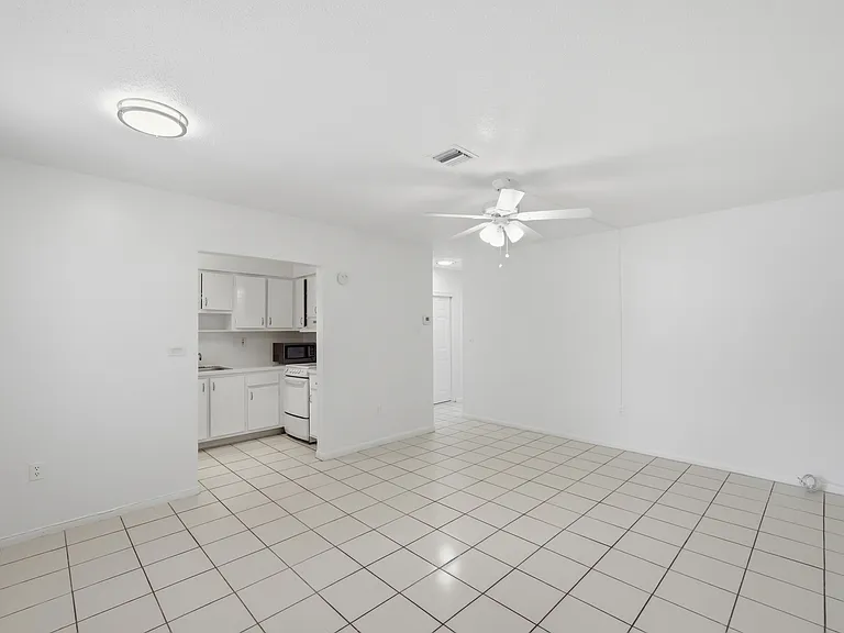 7211 Venetian St — Photo 13