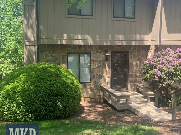 3377 Kelly Ln, Roanoke, VA 24018