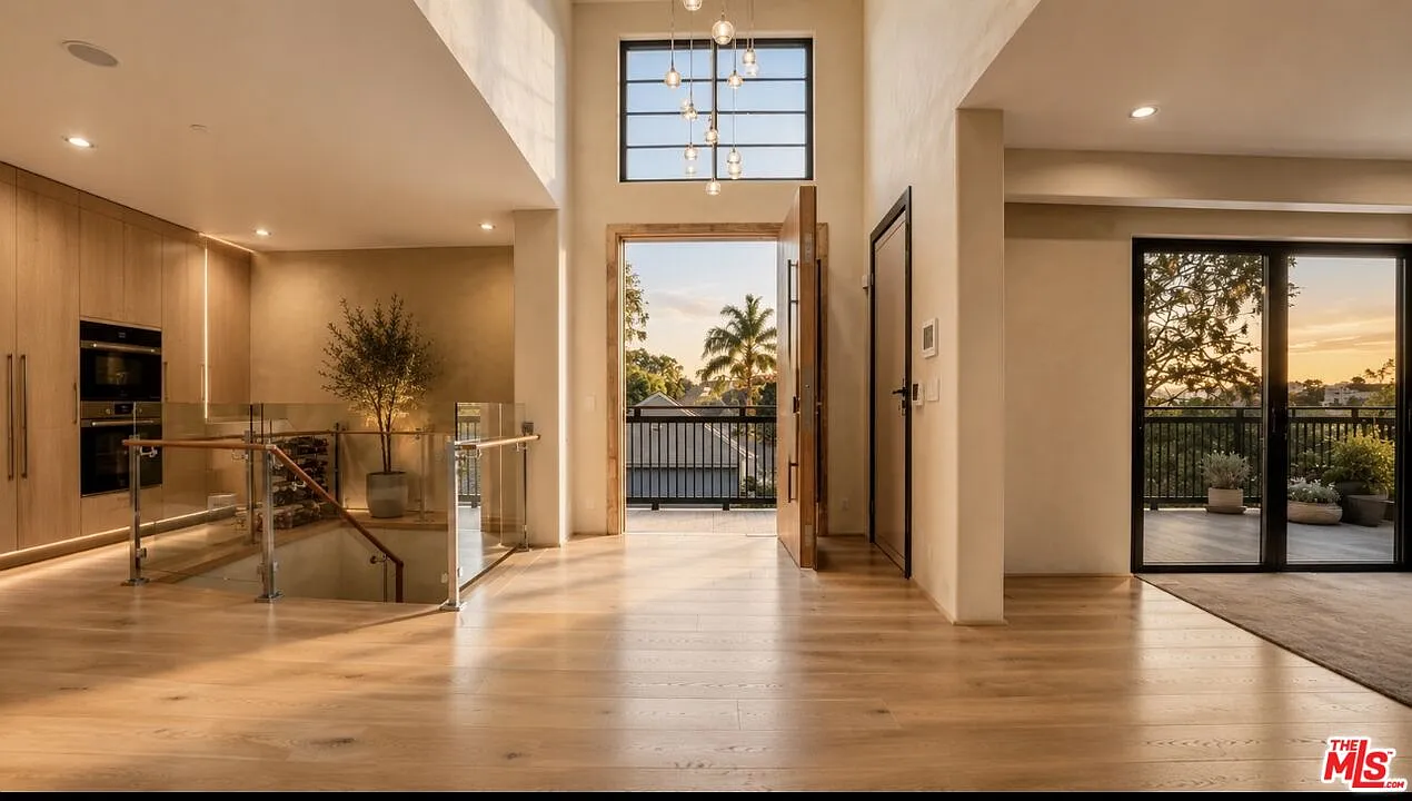 4 bed, 5.0 bath, 4200 sqft, $36,000 — Photo 4