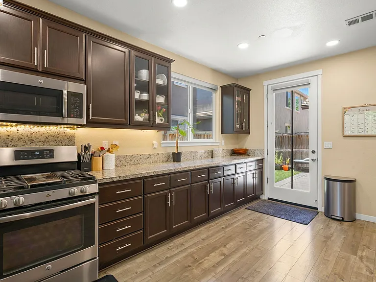 339 Emory Ct — Photo 11