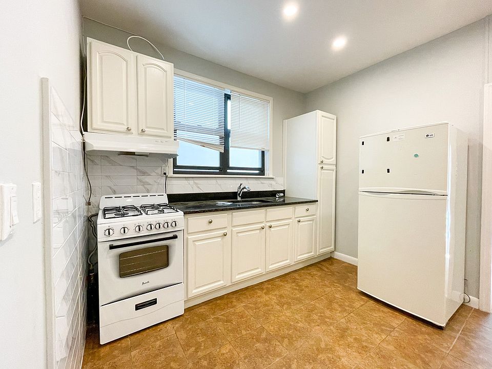 1st image of 35-47 32nd St