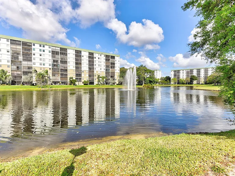 2236 N Cypress Bend Dr #508 — Photo 46