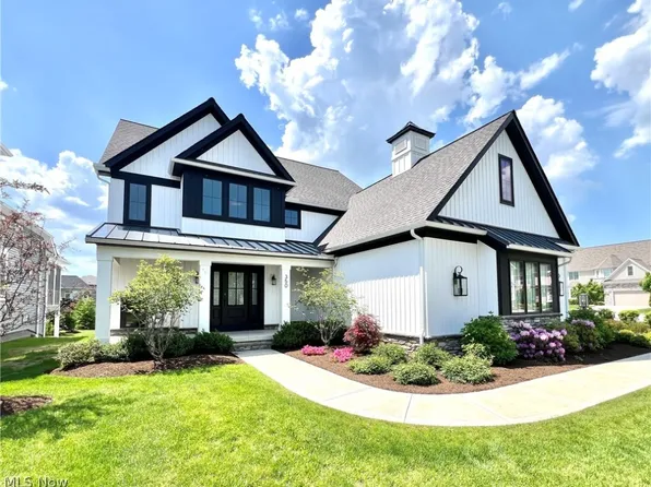350 Eagle Point Dr, Lyndhurst, OH 44124